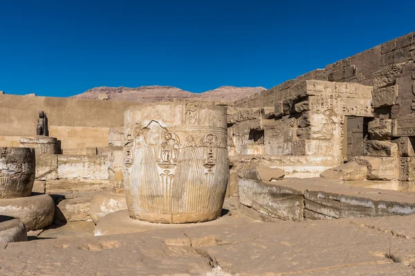 Medinet Habu (grobowej świątyni Ramzesa Iii), zachodnim brzegu w Luksorze w Egipcie — Zdjęcie stockowe