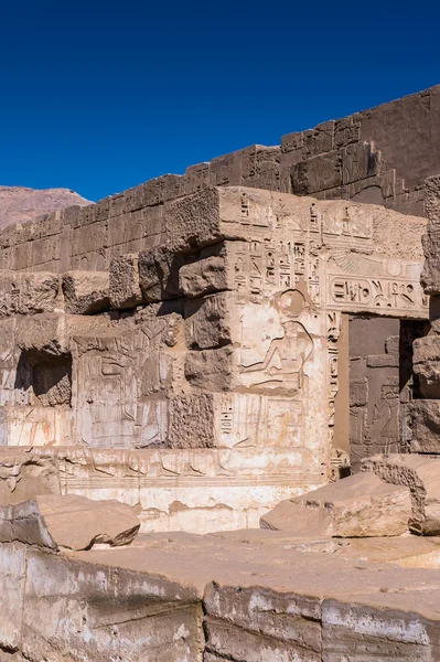 Medinet Habu (grobowej świątyni Ramzesa Iii), zachodnim brzegu w Luksorze w Egipcie — Zdjęcie stockowe