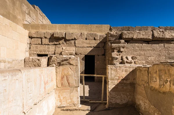 De Medinet Habu (mortuarium tempel van Ramses Iii), de westelijke oever van Luxor in Egypte — Stockfoto