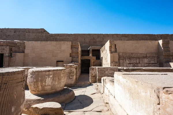 Medinet Habu (grobowej świątyni Ramzesa Iii), zachodnim brzegu w Luksorze w Egipcie — Zdjęcie stockowe