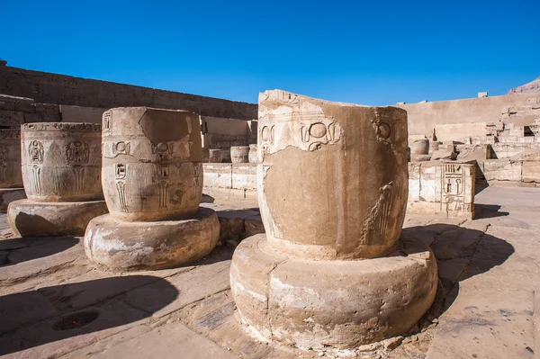 De Medinet Habu (mortuarium tempel van Ramses Iii), de westelijke oever van Luxor in Egypte — Stockfoto