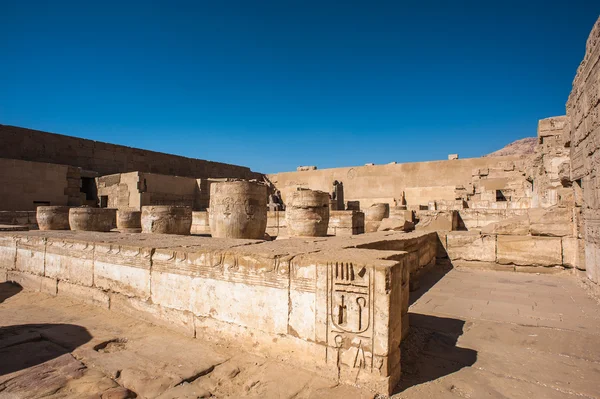 Medinet Habu (grobowej świątyni Ramzesa Iii), zachodnim brzegu w Luksorze w Egipcie — Zdjęcie stockowe