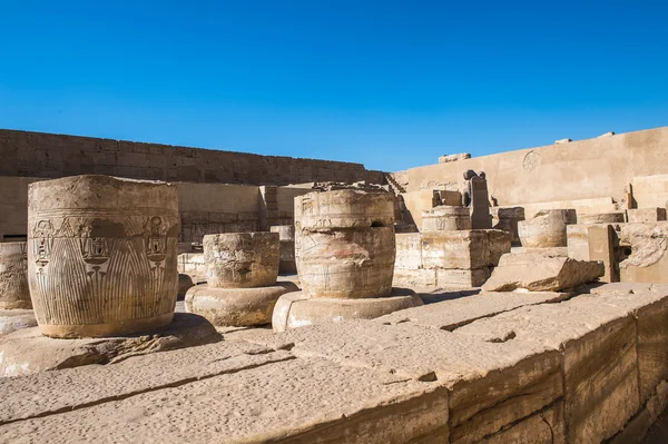 De Medinet Habu (mortuarium tempel van Ramses Iii), de westelijke oever van Luxor in Egypte — Stockfoto