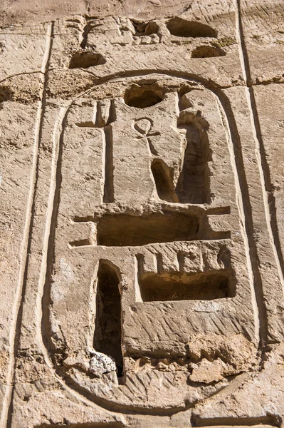 Οι ανακουφίσεις Medinet Habu (νεκροτομείο ναός του Ramesses ΙΙΙ), τη δυτική όχθη του Luxor στην Αίγυπτο — Φωτογραφία Αρχείου