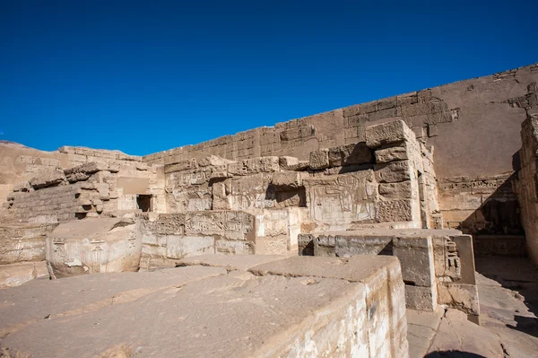 De Medinet Habu (mortuarium tempel van Ramses Iii), de westelijke oever van Luxor in Egypte — Stockfoto