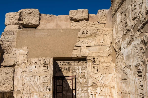 De Medinet Habu (mortuarium tempel van Ramses Iii), de westelijke oever van Luxor in Egypte — Stockfoto