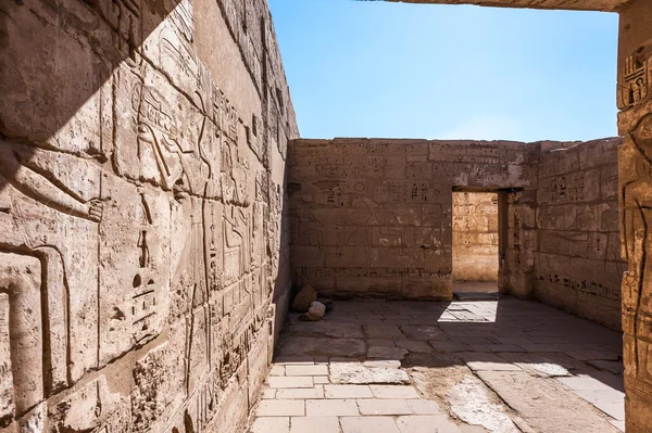 De Medinet Habu (mortuarium tempel van Ramses Iii), de westelijke oever van Luxor in Egypte — Stockfoto