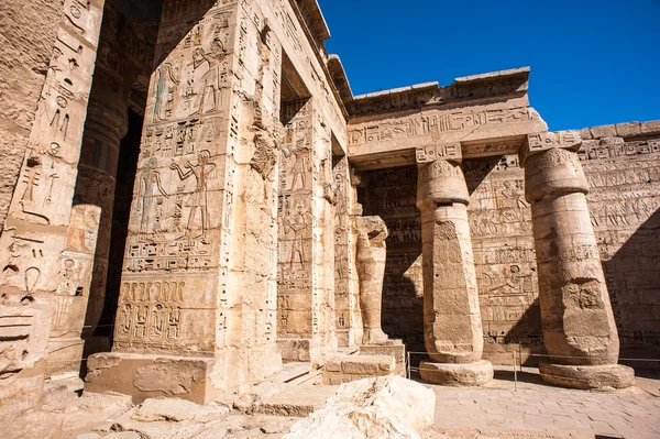 O Medinet Habu (Templo Mortuário de Ramsés III), Cisjordânia de Luxor no Egito — Fotografia de Stock