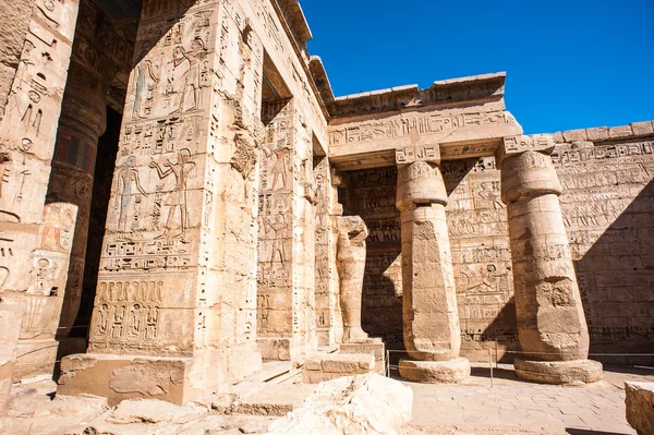 El Medinet Habu (Templo Mortuorio de Ramsés III), Cisjordania de Luxor en Egipto — Foto de Stock