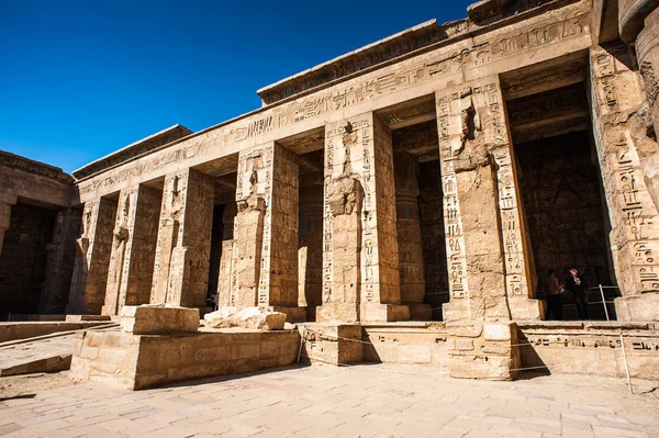 De Medinet Habu (mortuarium tempel van Ramses Iii), de westelijke oever van Luxor in Egypte — Stockfoto