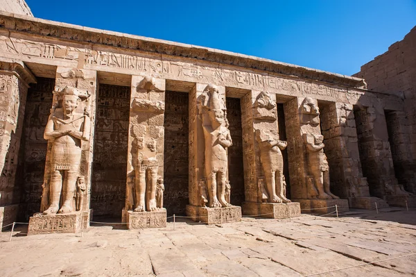 O Medinet Habu (Templo Mortuário de Ramsés III), Cisjordânia de Luxor no Egito — Fotografia de Stock