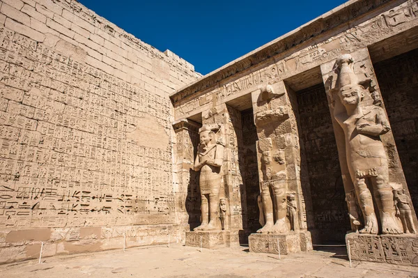 El Medinet Habu (Templo Mortuorio de Ramsés III), Cisjordania de Luxor en Egipto —  Fotos de Stock