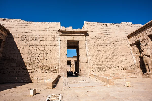 El Medinet Habu (Templo Mortuorio de Ramsés III), Cisjordania de Luxor en Egipto —  Fotos de Stock