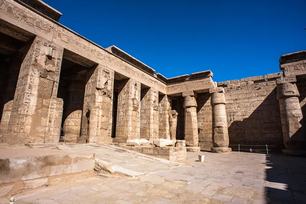 Medinet Habu (mortuarium tempel van Ramses Iii), de westelijke oever van Luxor in Egypte — Stockfoto