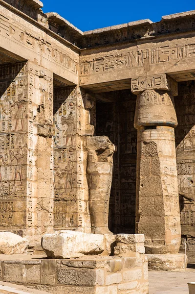 Medinet Habu (Temple mortuaire de Ramsès III), Cisjordanie de Louxor en Egypte — Photo