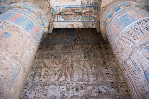 Medinet Habu (mortuarium tempel van Ramses Iii), de westelijke oever van Luxor in Egypte — Stockfoto