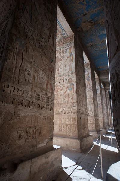 Medinet Habu (bårhus tempel av Ramses Iii), Västbanken av Luxor i Egypten — Stockfoto