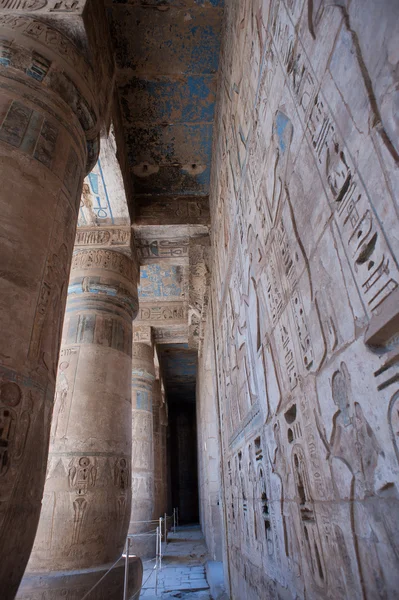 Ανακουφίσεις Medinet Habu (νεκροτομείο ναός του Ramesses ΙΙΙ), δυτική όχθη του Luxor στην Αίγυπτο — Φωτογραφία Αρχείου