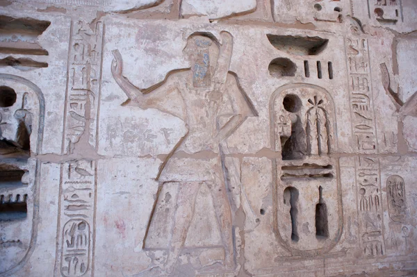 Medinet Habu (zádušní chrám Ramesse Iii.), západním břehu v Luxoru v Egyptě — Stock fotografie