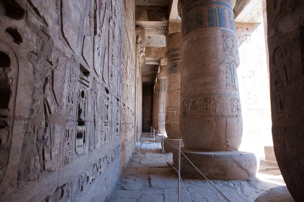 メディネト ハブ (位牌神殿ラムセス 3 世)、エジプトのルクソールの西岸 — ストック写真