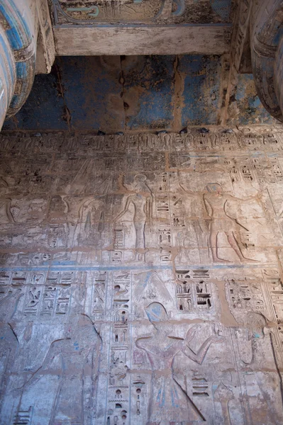 Ανακουφίσεις Medinet Habu (νεκροτομείο ναός του Ramesses ΙΙΙ), δυτική όχθη του Luxor στην Αίγυπτο — Φωτογραφία Αρχείου