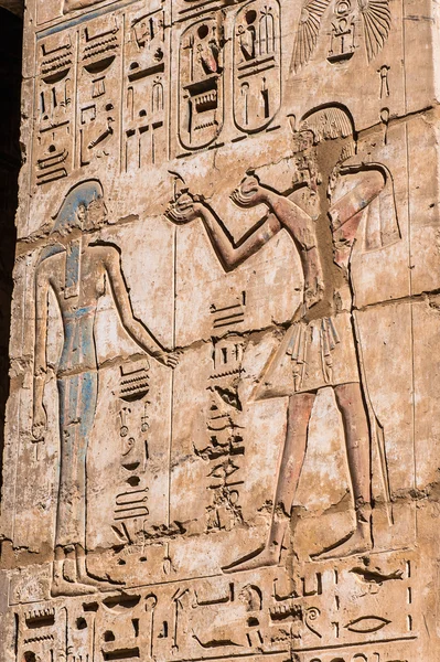 Мединет Хабу (покровитель Рамсеса III), Западный берег Луксора в Египте — стоковое фото