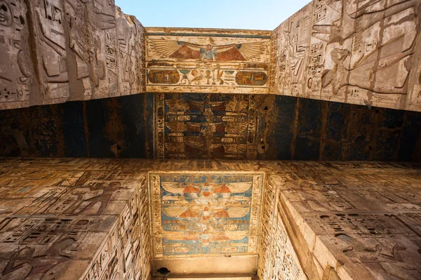 Medinet Habu (mortuarium tempel van Ramses Iii), de westelijke oever van Luxor in Egypte — Stockfoto