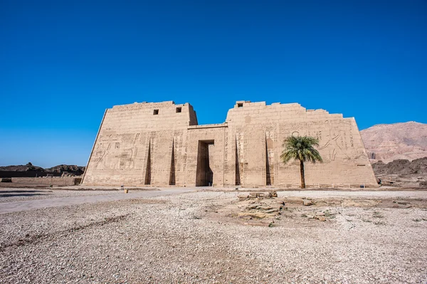 Medinet Habu (mortuarium tempel van Ramses Iii), de westelijke oever van Luxor in Egypte — Stockfoto