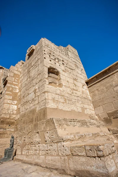 Medinet Habu (Mortuary Temple of Ramesses III), West Bank of Luxor in Egypt — Stock Photo, Image