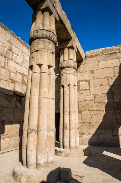 Templo de Luxor, orilla este del Nilo, Egipto — Foto de Stock