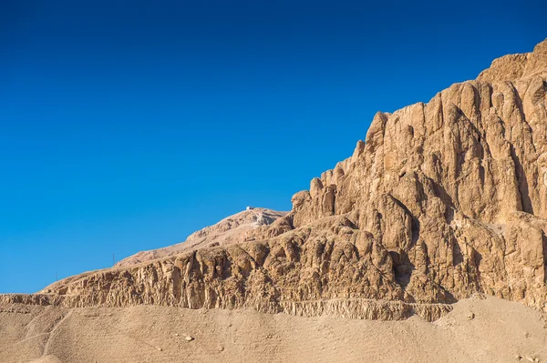 Del av bårhus temple of Hatshepsut, västra stranden av Nilen — Stockfoto