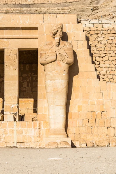 Part of the Mortuary temple of Hatshepsut, Western Bank of the Nile — Stock Photo, Image