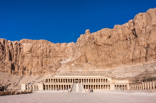 Part of the Mortuary temple of Hatshepsut, Western Bank of the Nile — Stock Photo, Image