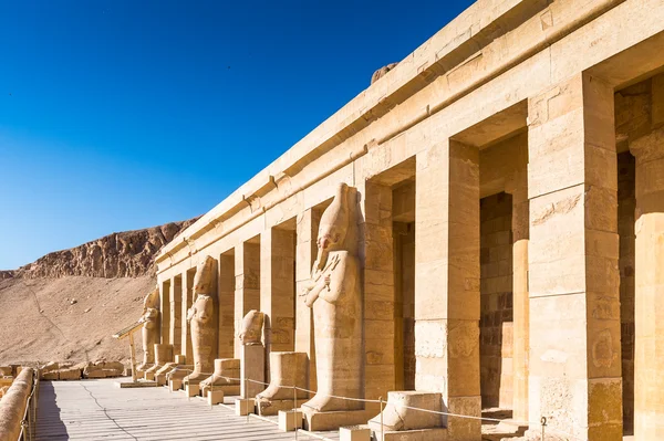 Part of the Mortuary temple of Hatshepsut, Western Bank of the Nile — Stock Photo, Image