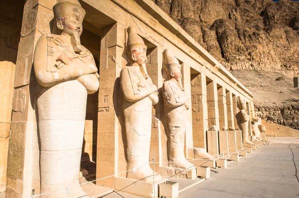 Part of the Mortuary temple of Hatshepsut, Western Bank of the Nile — Stock Photo, Image