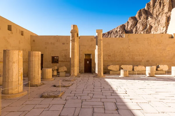 Part of the Mortuary temple of Hatshepsut, Western Bank of the Nile — Stock Photo, Image