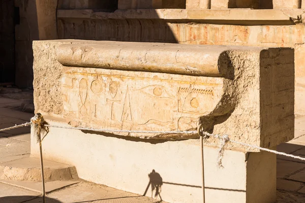 Parte del templo mortuorio de Hatshepsut, orilla occidental del Nilo —  Fotos de Stock