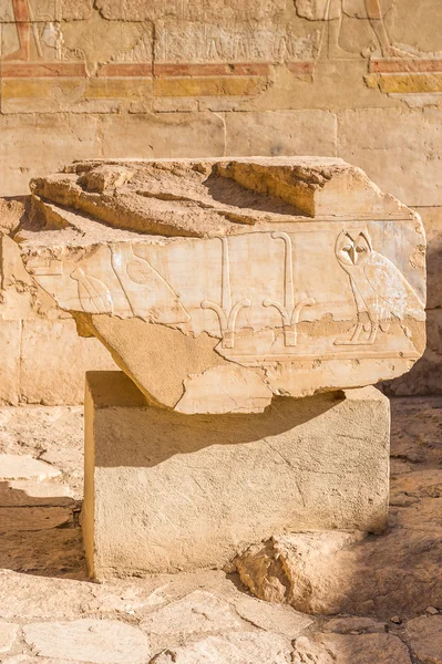 Başına, Batı Nil kıyısında morg Tapınağı parçası — Stok fotoğraf
