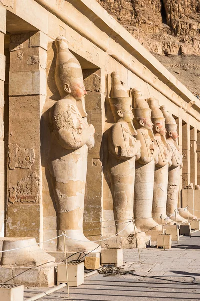 Part of the Mortuary temple of Hatshepsut, Western Bank of the Nile — Stock Photo, Image