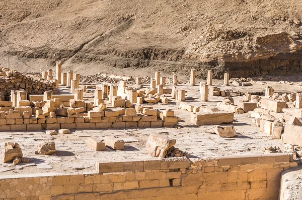 Deel van de dodentempel van Hatshepsut, westelijke oever van de Nijl — Stockfoto