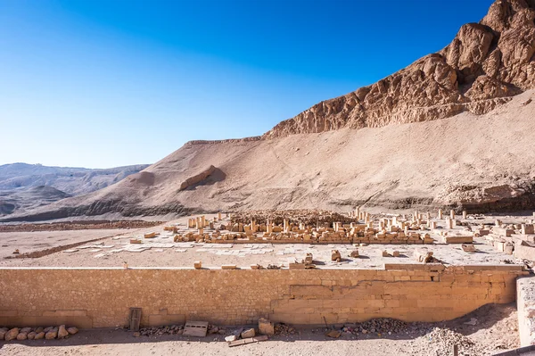 Parte del templo mortuorio de Hatshepsut, orilla occidental del Nilo — Foto de Stock