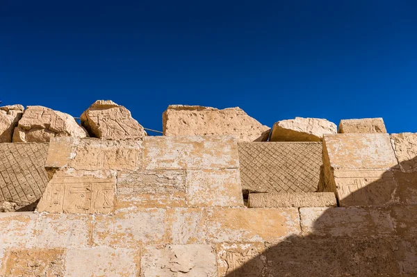 Parte del templo mortuorio de Hatshepsut, orilla occidental del Nilo —  Fotos de Stock