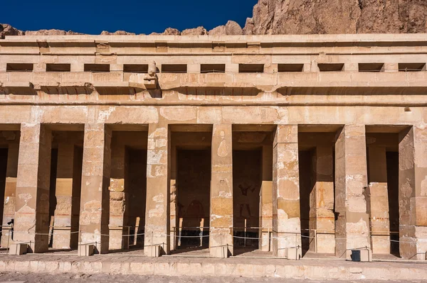 Part of the Mortuary temple of Hatshepsut,  Western Bank of the Nile — Stock Photo, Image