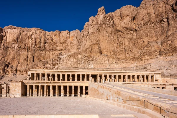 Part of the Mortuary temple of Hatshepsut,  Western Bank of the Nile — Stock Photo, Image