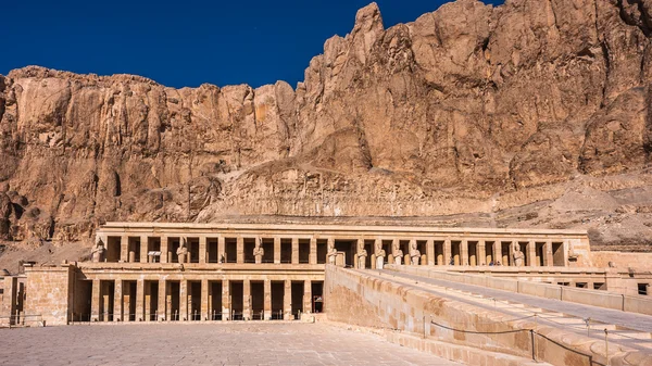 Part of the Mortuary temple of Hatshepsut,  Western Bank of the Nile — Stock Photo, Image