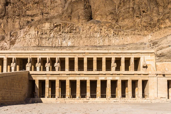 Parte del tempio funerario di Hatshepsut, West Bank of the Nile — Foto Stock