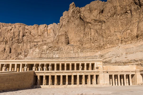 Part of the Mortuary temple of Hatshepsut, Western Bank of the Nile — Stock Photo, Image