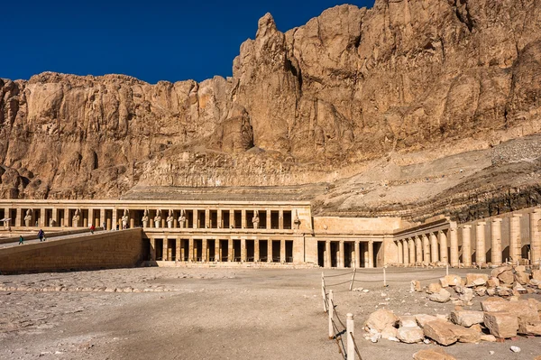 Part of the Mortuary temple of Hatshepsut, Western Bank of the Nile — Stock Photo, Image