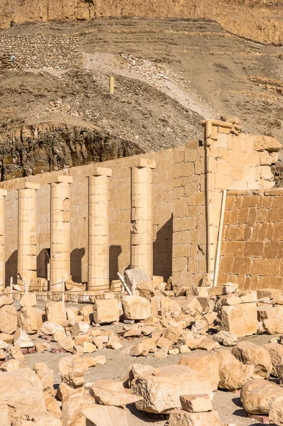 Teil des Totentempels der Hatschepsut, Westufer des Nils — Stockfoto