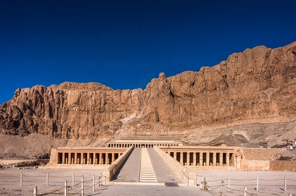 Part of the Mortuary temple of Hatshepsut, Western Bank of the Nile — Stock Photo, Image